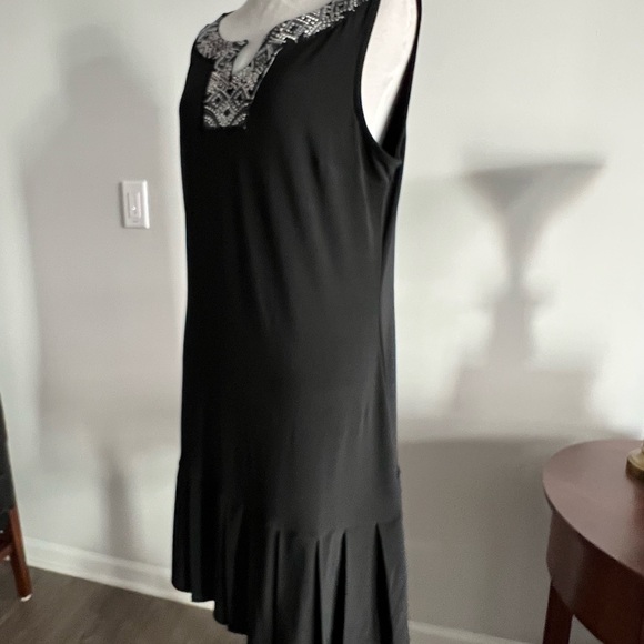 NWT- White House black Market WHBM v black beaded dress in a medium-Gift - Picture 5 of 7